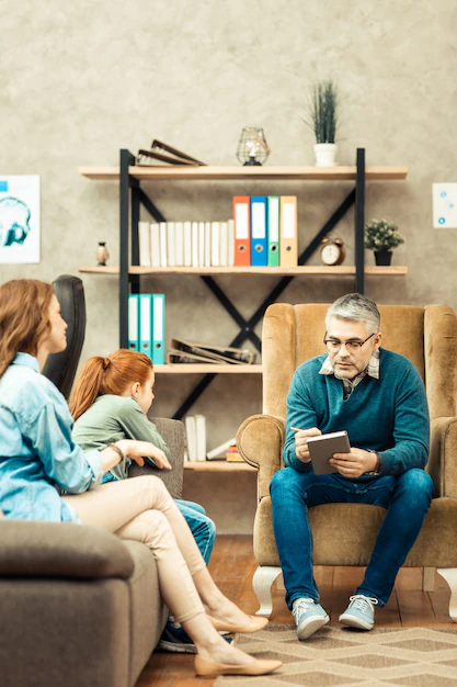 Structural Family Therapy: Principles: Focuses on the organization of the family system and how its structure contributes to or alleviates problems.