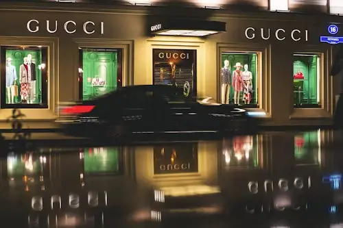 Gucci, A Tale of Timeless Elegance,  Unprecedented Success, Strategic Brilliance and Elevating Luxury Fashion to New Heights